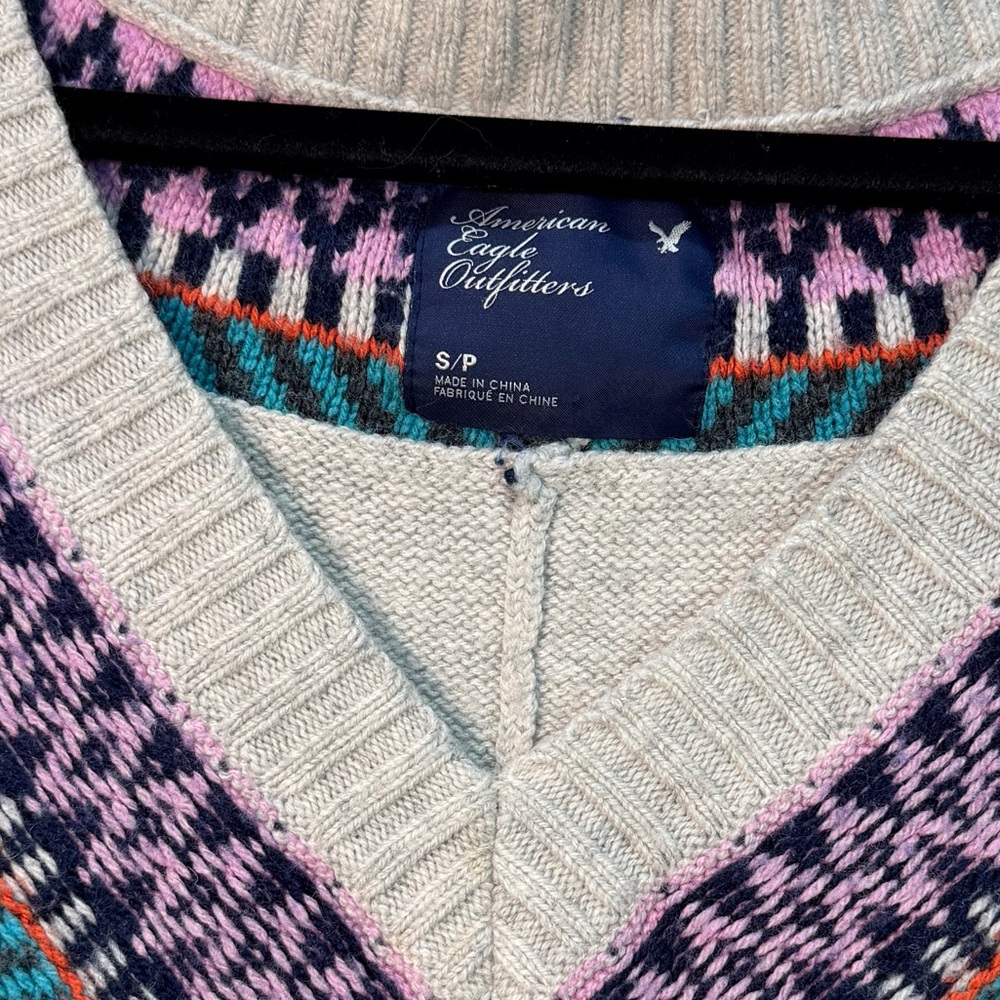 American Eagle Outfitters Gray V-Neck Sweater with Multicolor Trim - Picture 5 of 5